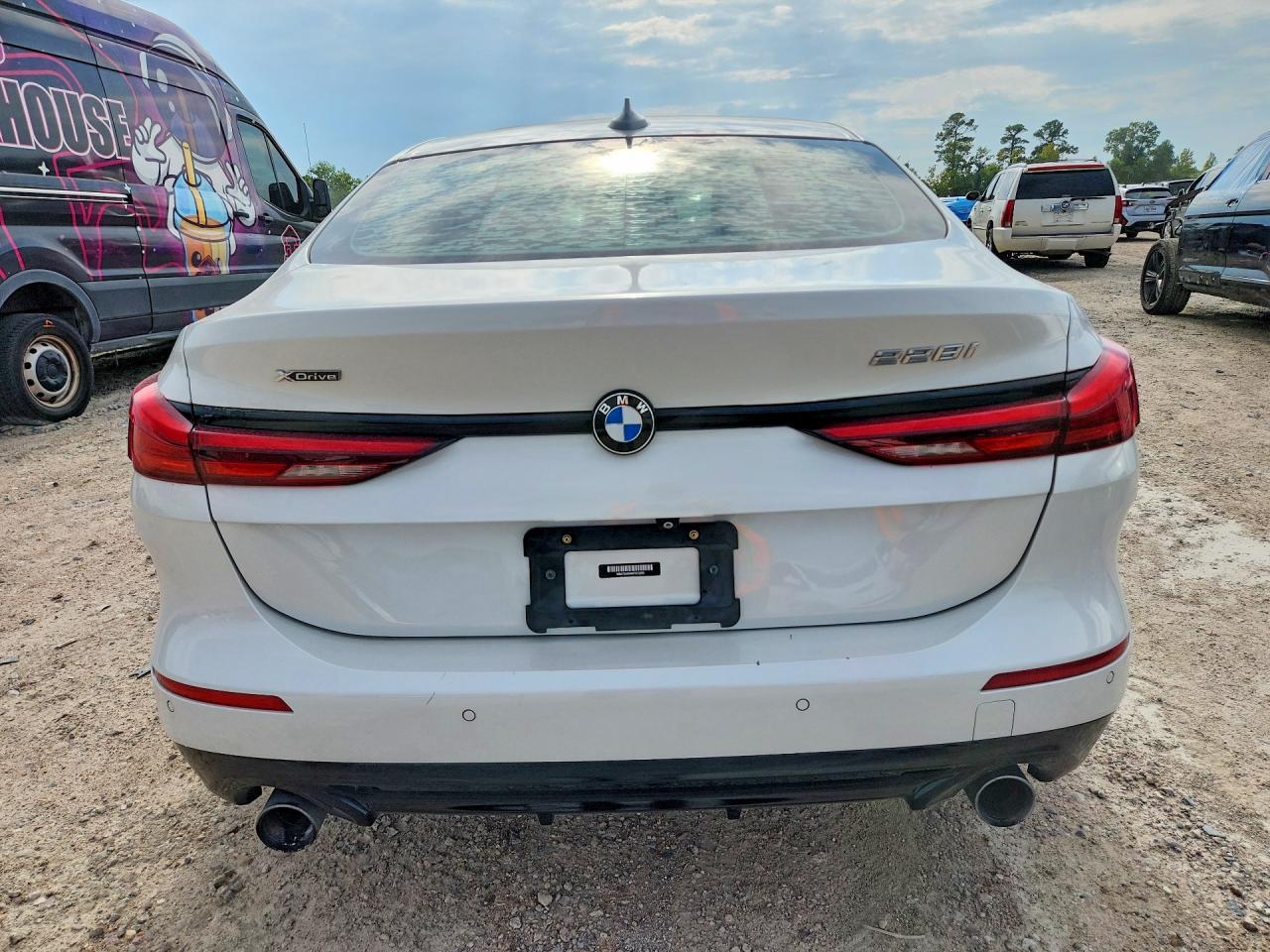 2021 BMW 228Xi - Фото 6