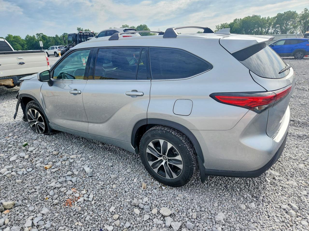 2022 Toyota Highlander Xle - Image 2