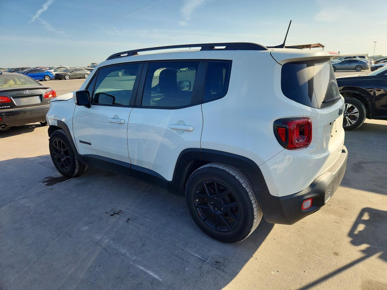 2020 Jeep Renegade Latitude - Image 2