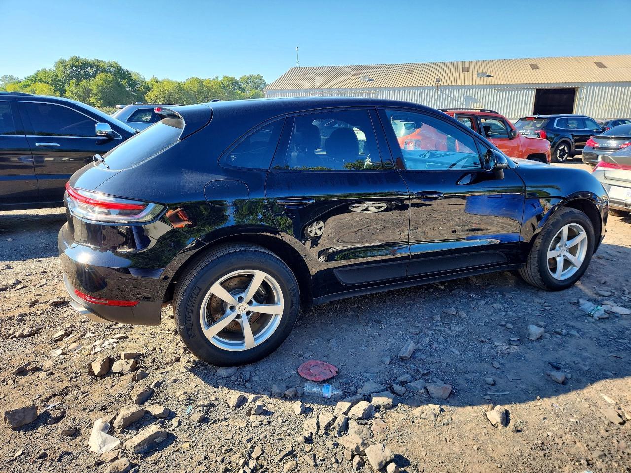 2020 Porsche Macan - Image 3