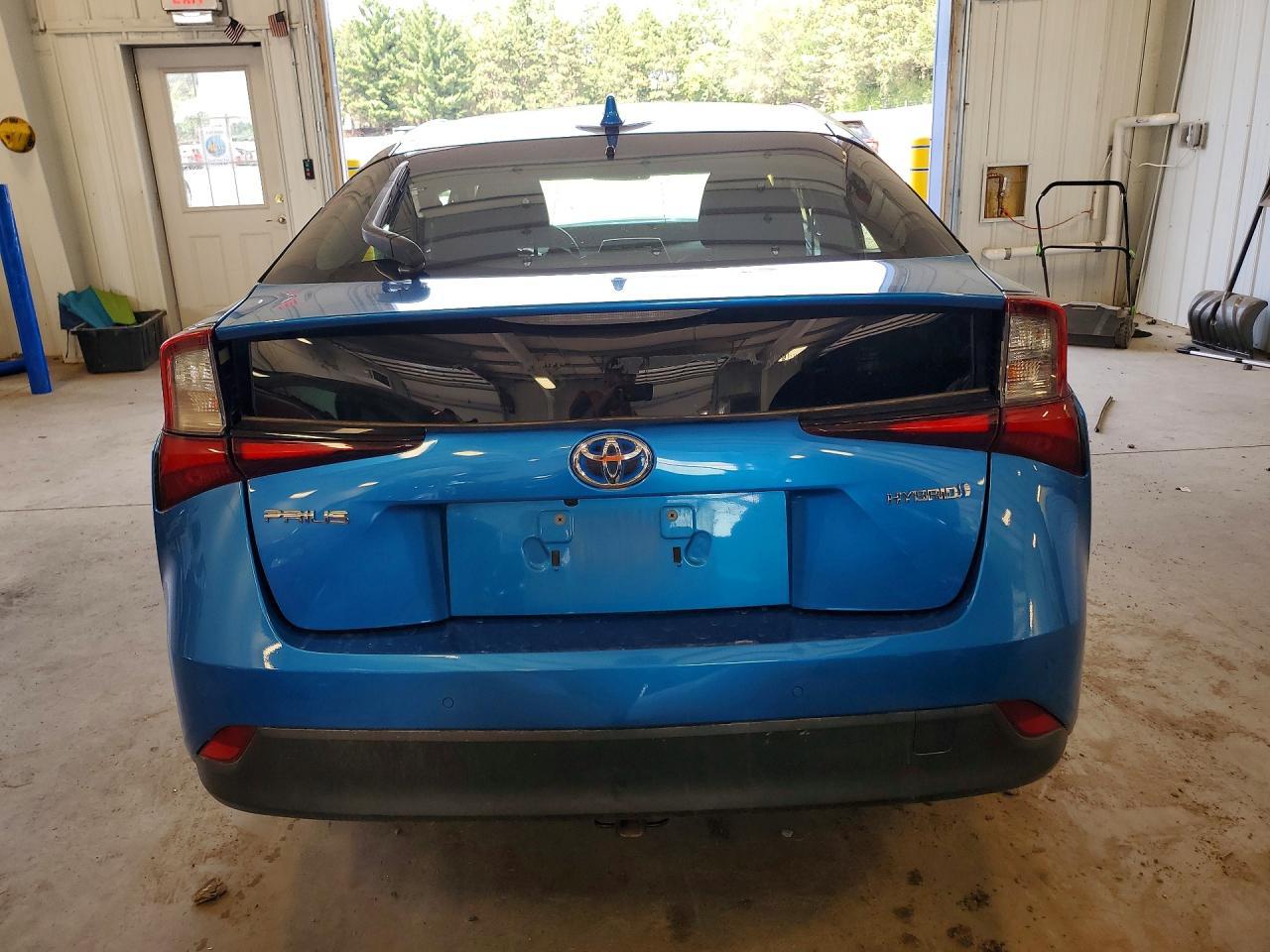 2021 Toyota Prius Le - Фото 6