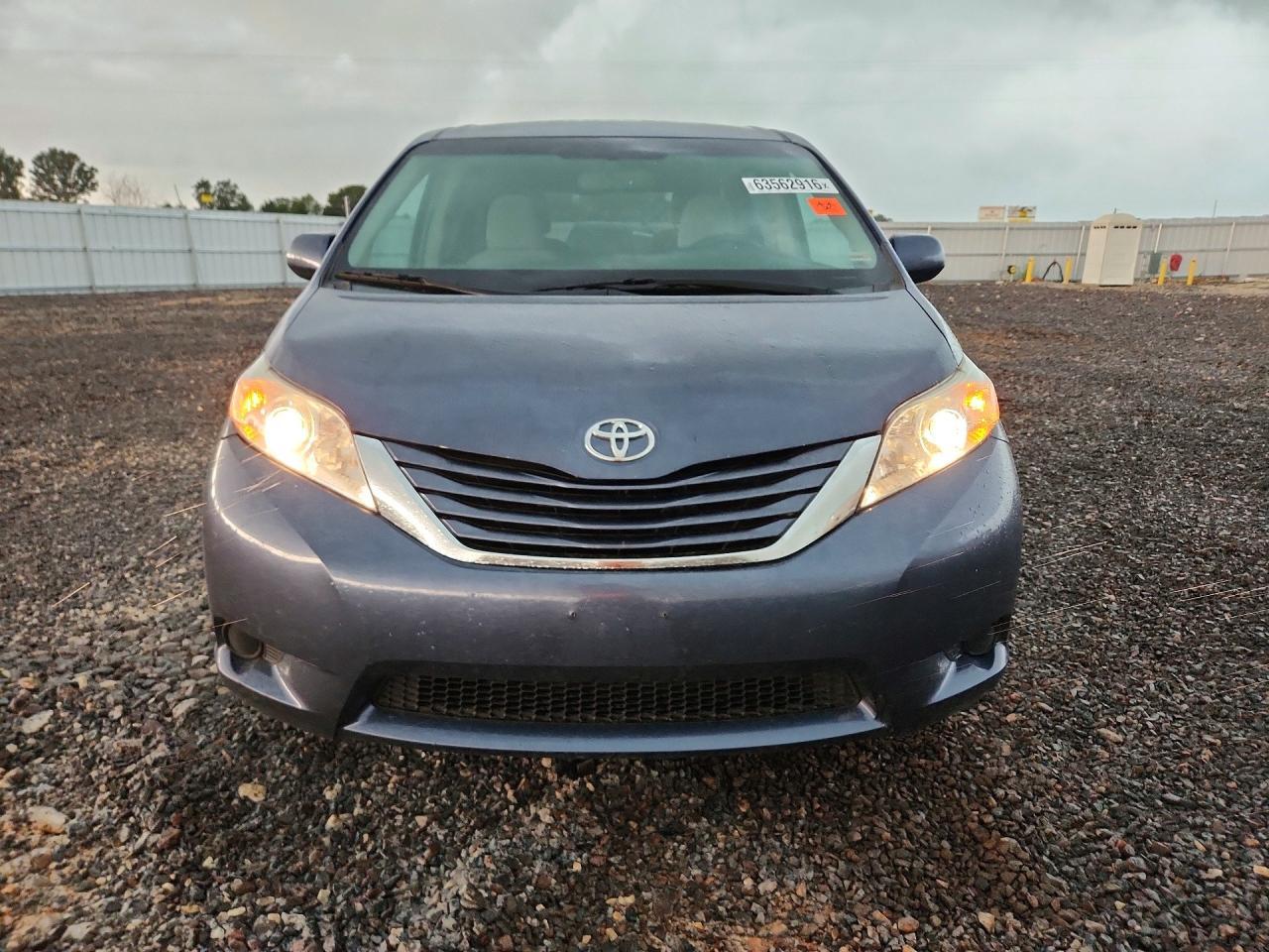 2015 Toyota Sienna Le - Фото 5