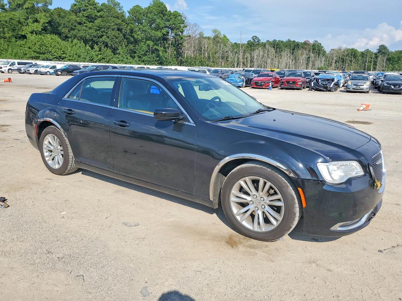 2017 Chrysler 300 Limited - Фото 4