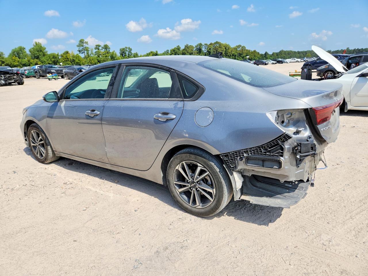 2024 Kia Forte Lxs - Image 2