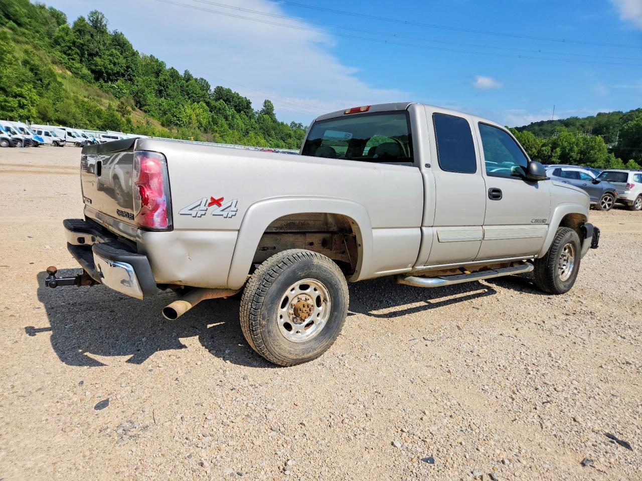 2004 Chevrolet Silverado 2500 - Image 3