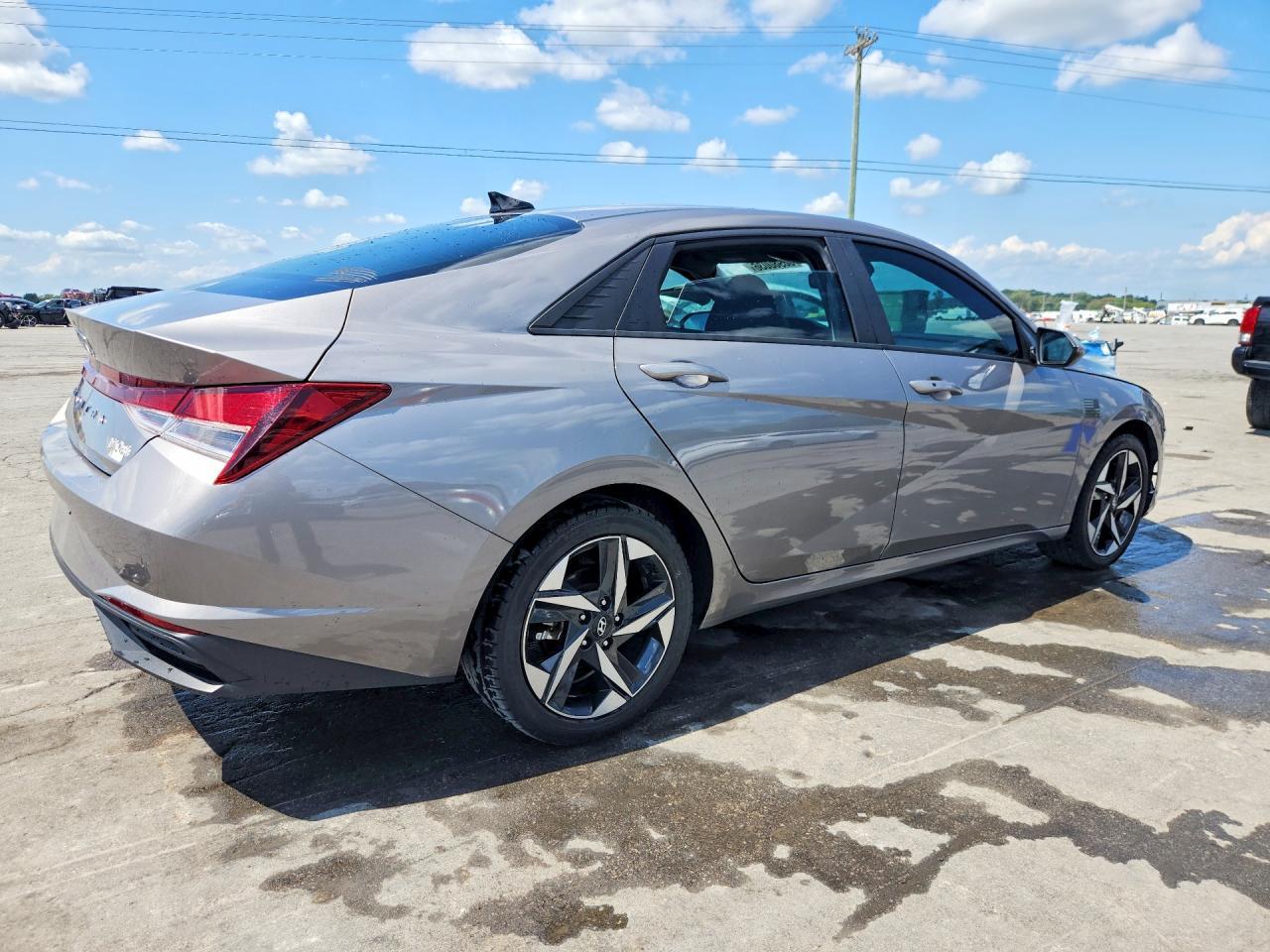2023 Hyundai Elantra Sel - Фото 3