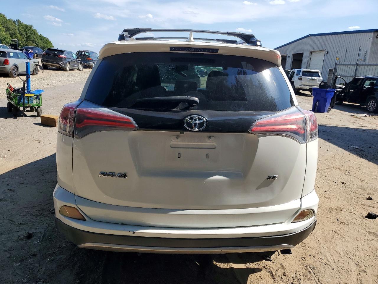 2017 Toyota Rav4 Se - Фото 6