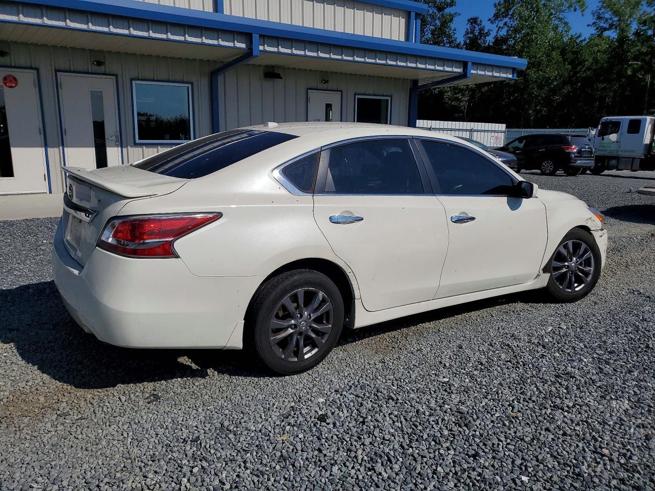 2015 Nissan Altima 2.5 S - Image 3