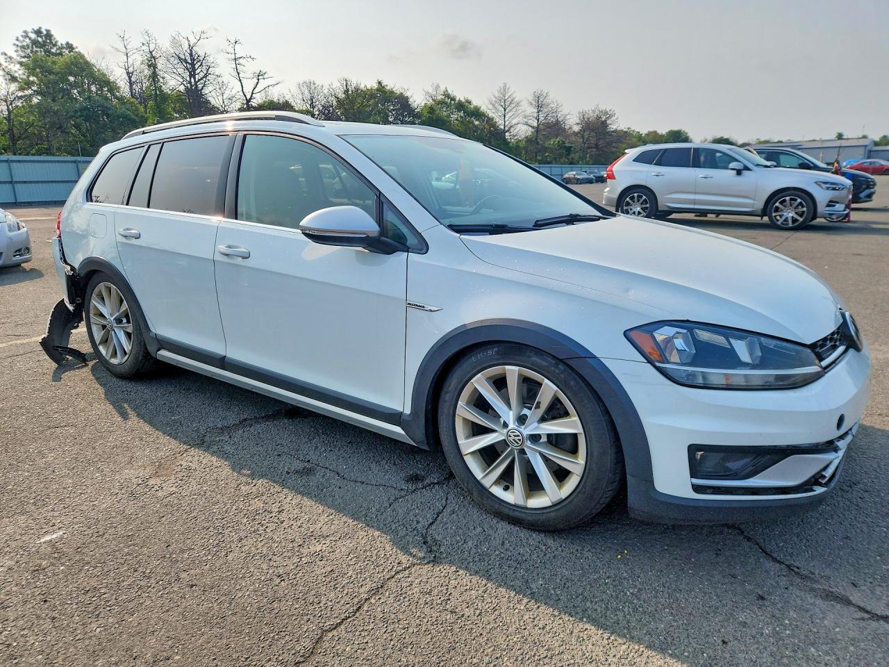 2019 Volkswagen Golf Alltrack S - Image 4