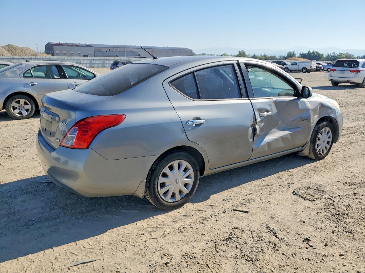 2012 Nissan Versa 1.6 S - Фото 3