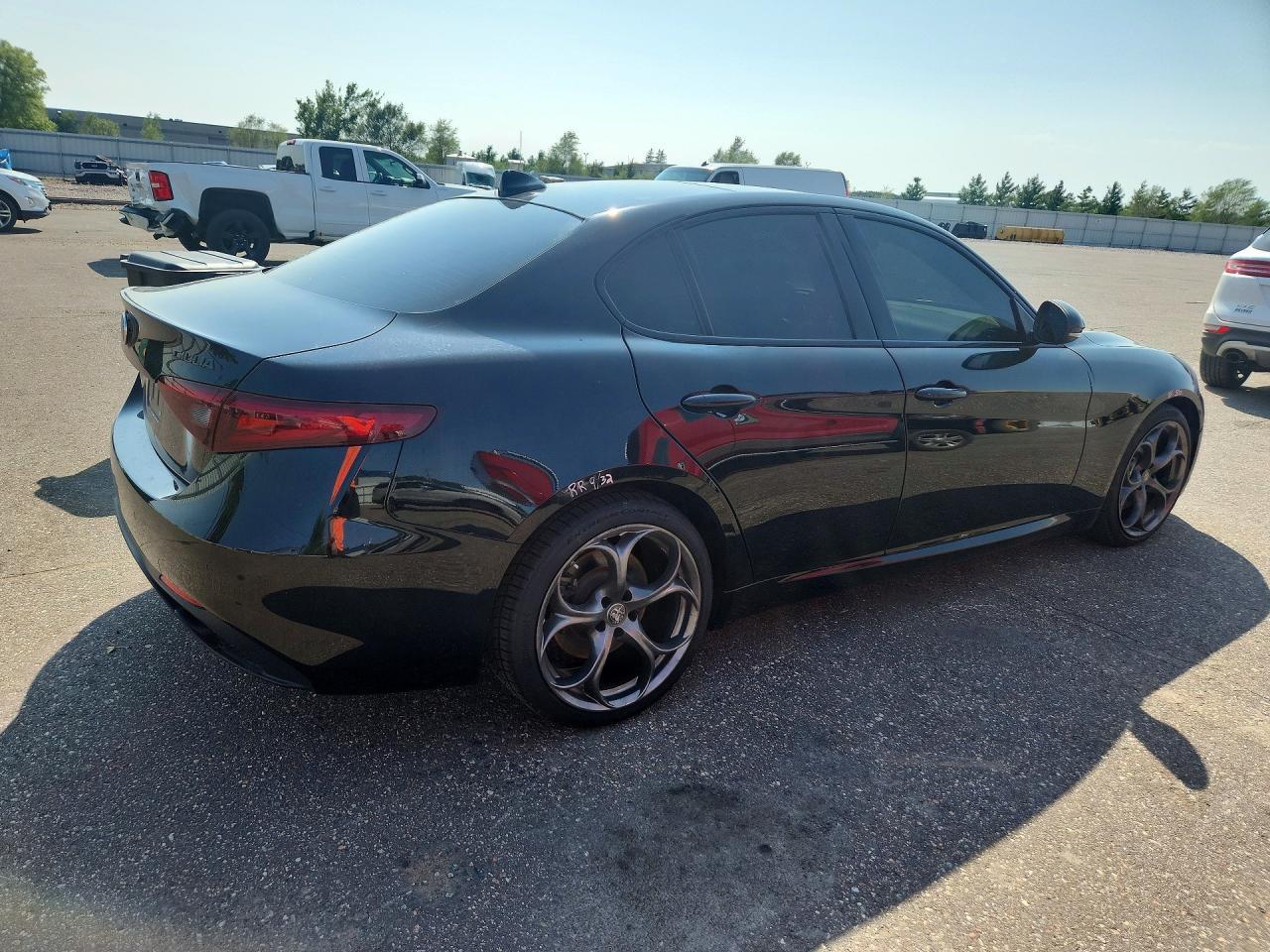 2020 Alfa Romeo Giulia Ti - Фото 3