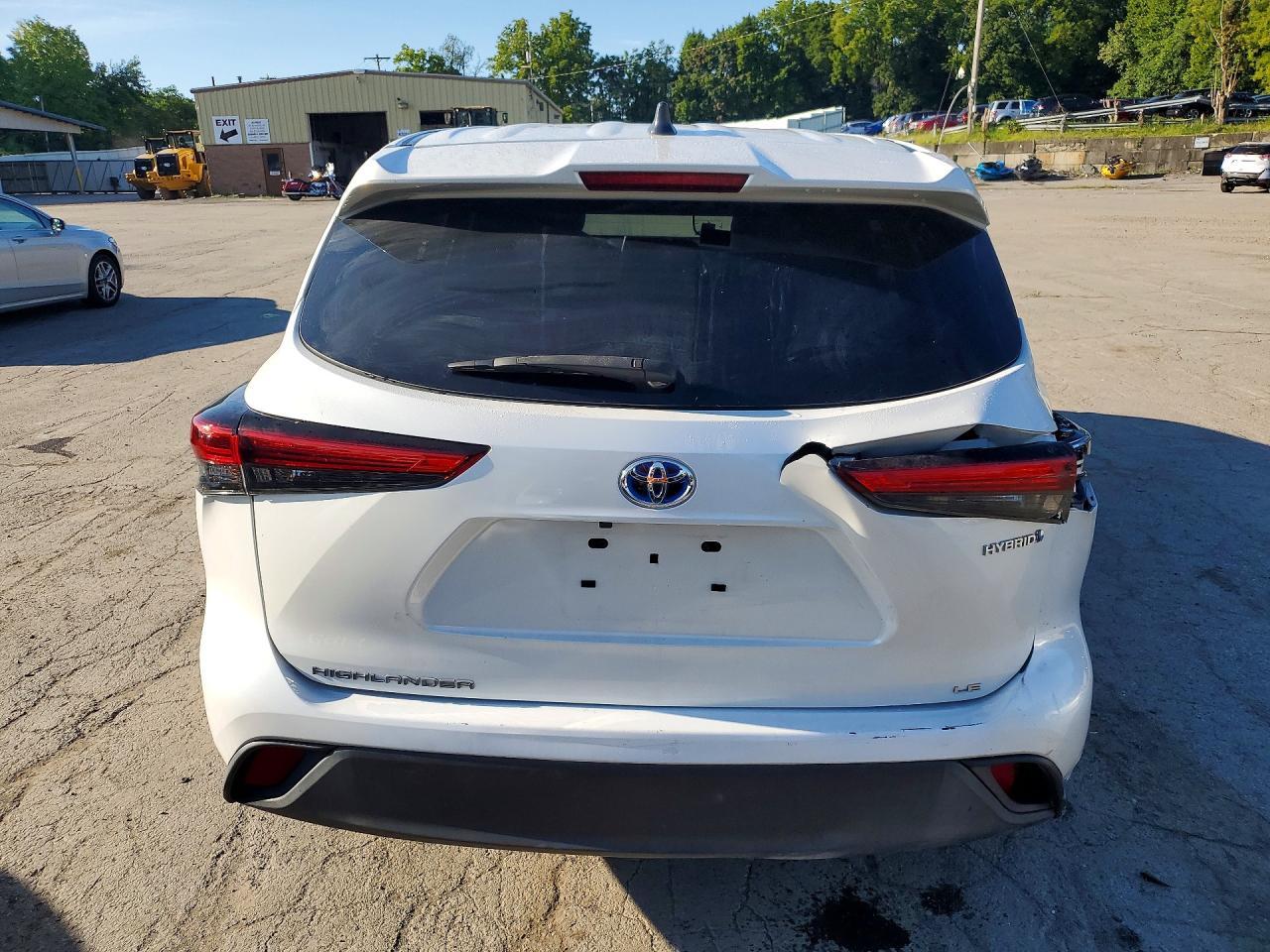2023 Toyota Highlander Hybrid Le - Image 6