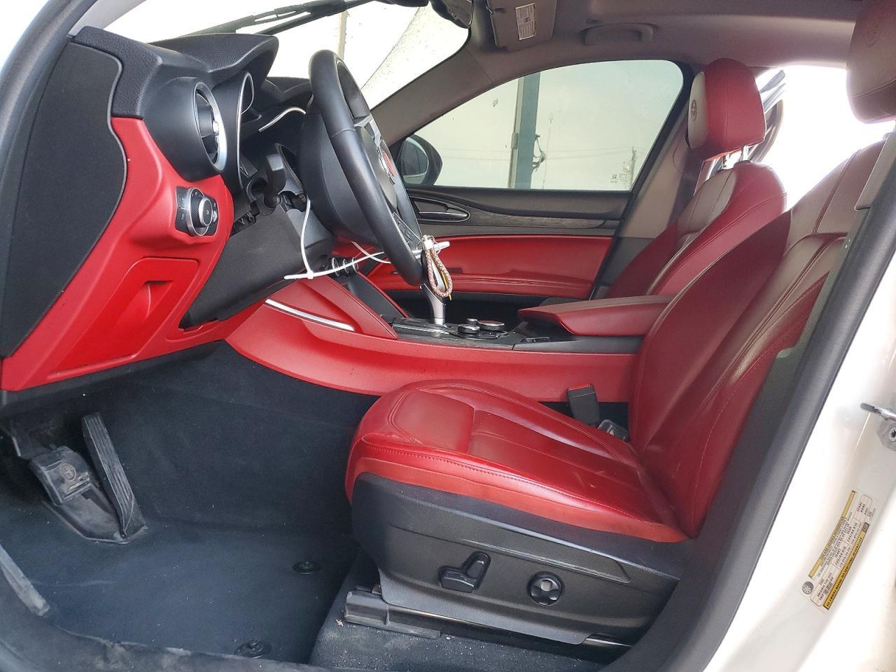 2019 Alfa Romeo Stelvio - Image 7