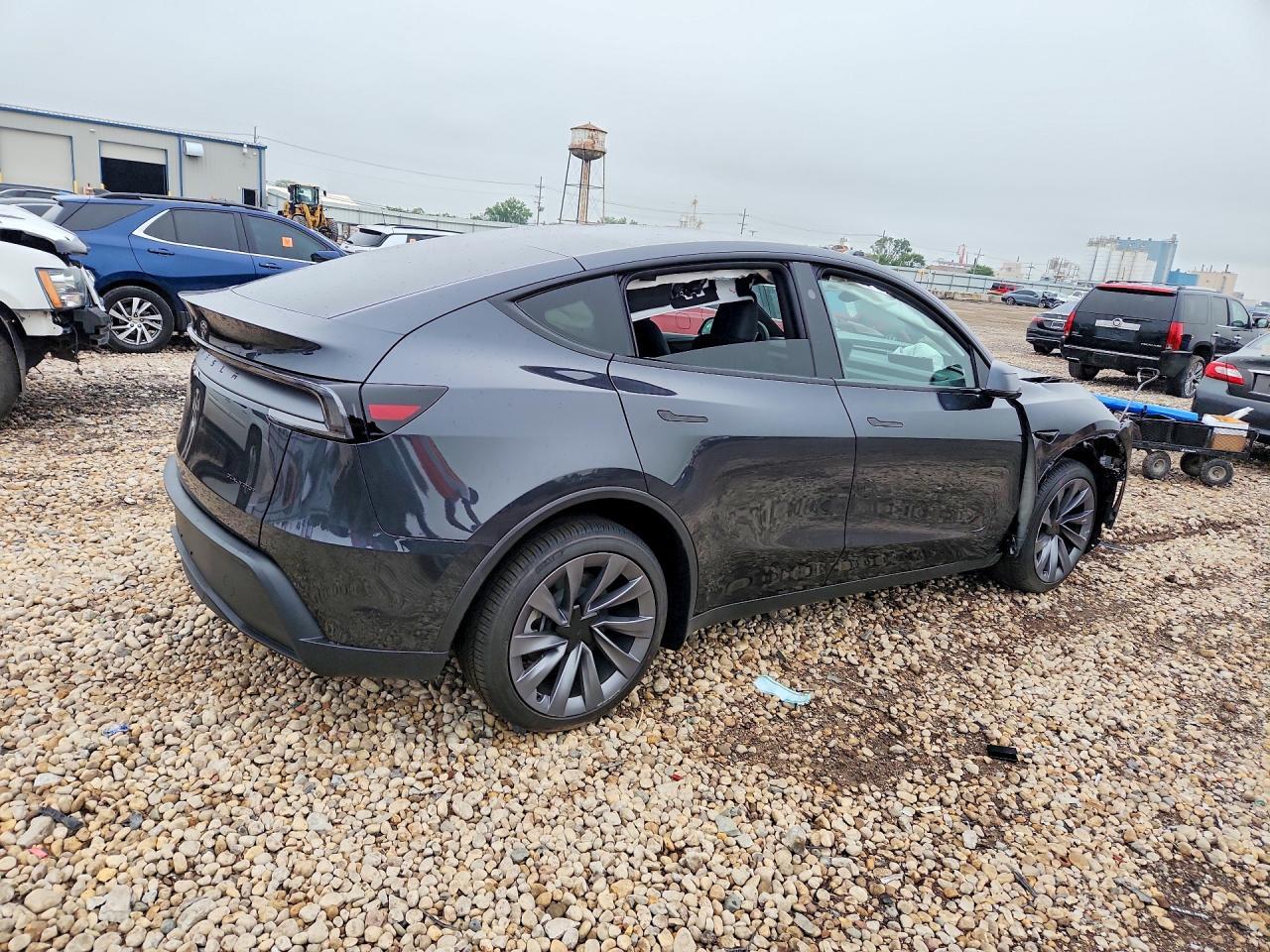 2026 Tesla Model Y - Фото 3