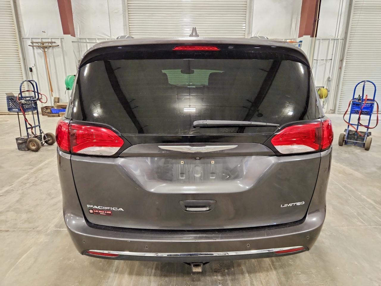 2017 Chrysler Pacifica Limited - Image 6