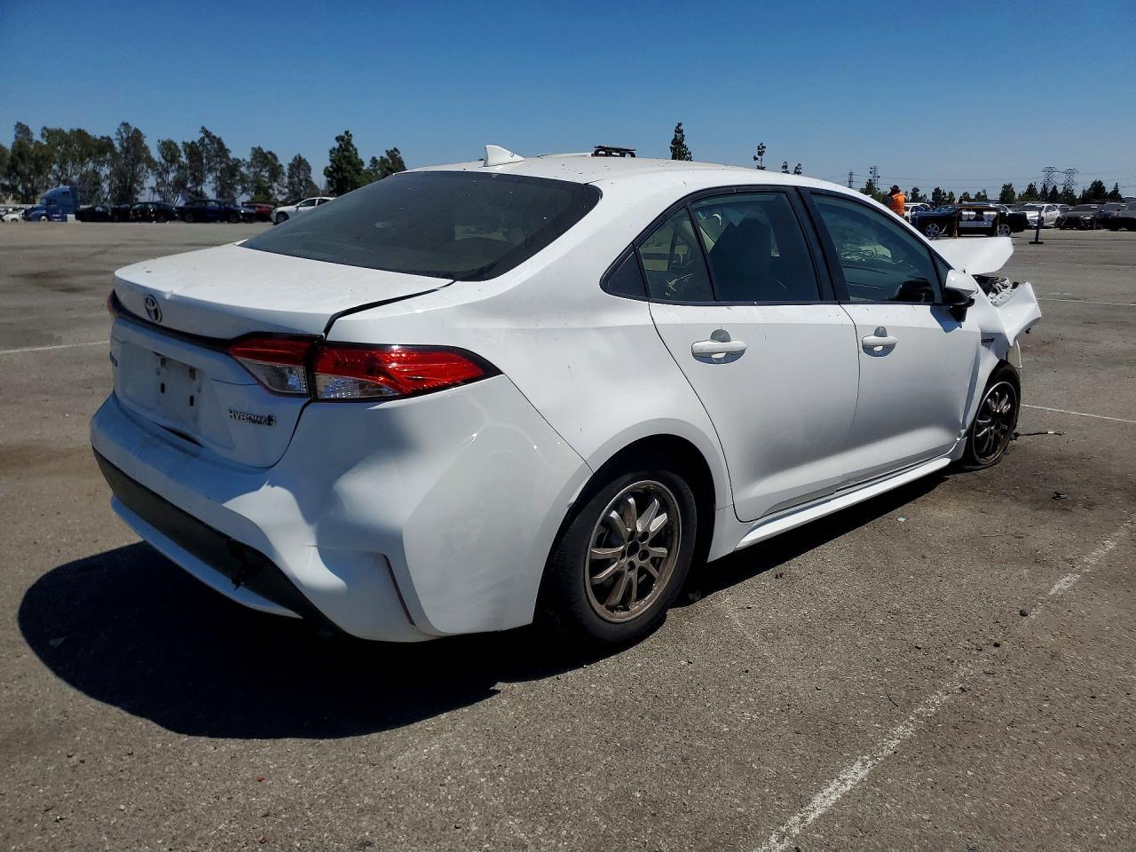 2021 Toyota Corolla Le - Image 3