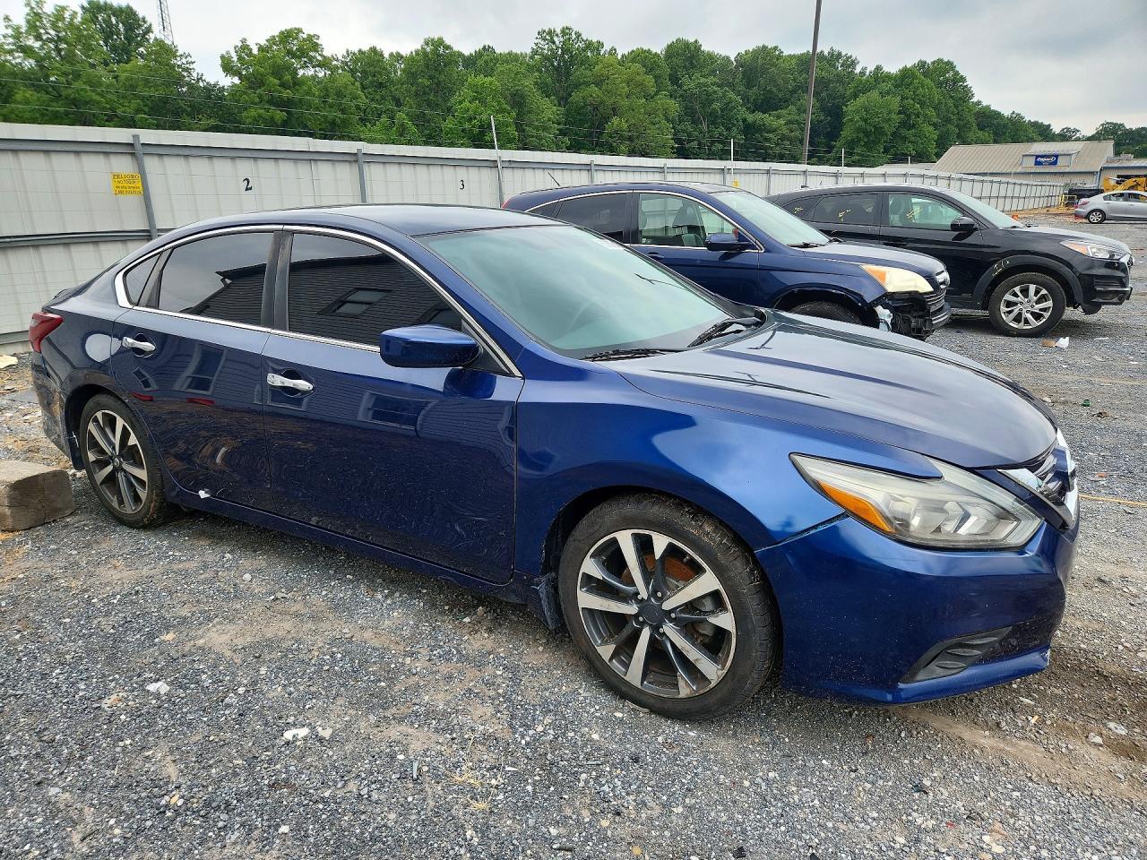 2017 Nissan Altima 2.5 Sr - Image 4