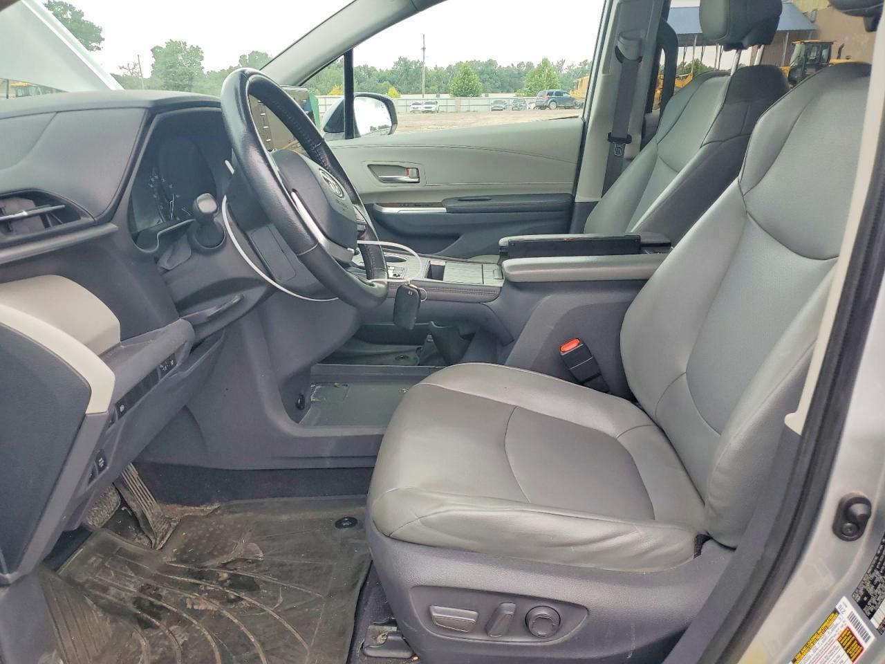 2021 Toyota Sienna Xle - Image 7