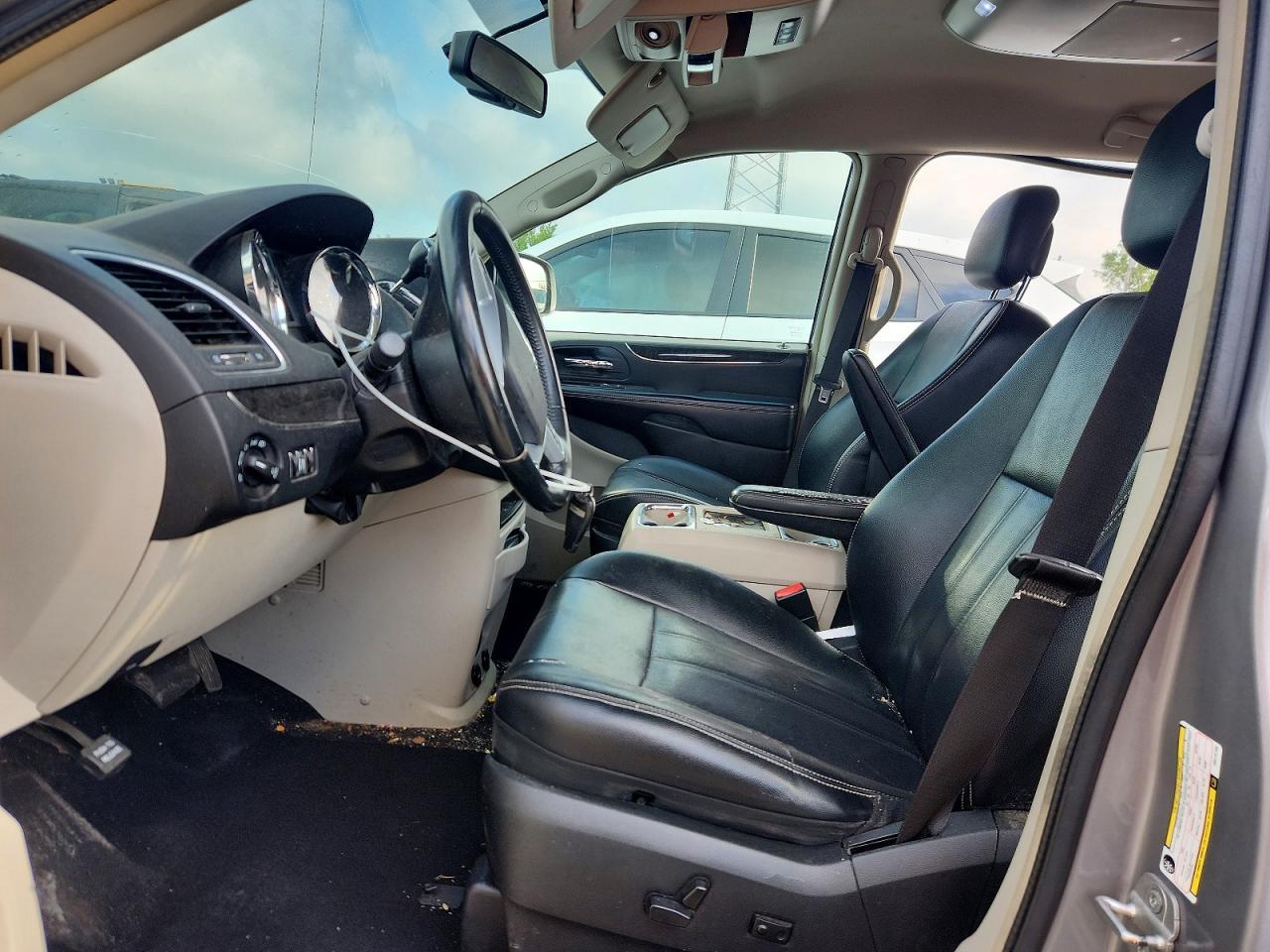 2014 Chrysler Town & Country Touring - Фото 7