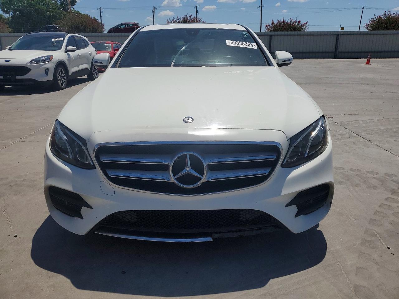 2017 Mercedes-Benz E 300 - Фото 5