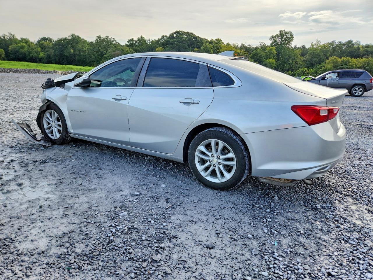 2017 Chevrolet Malibu Lt - Image 2