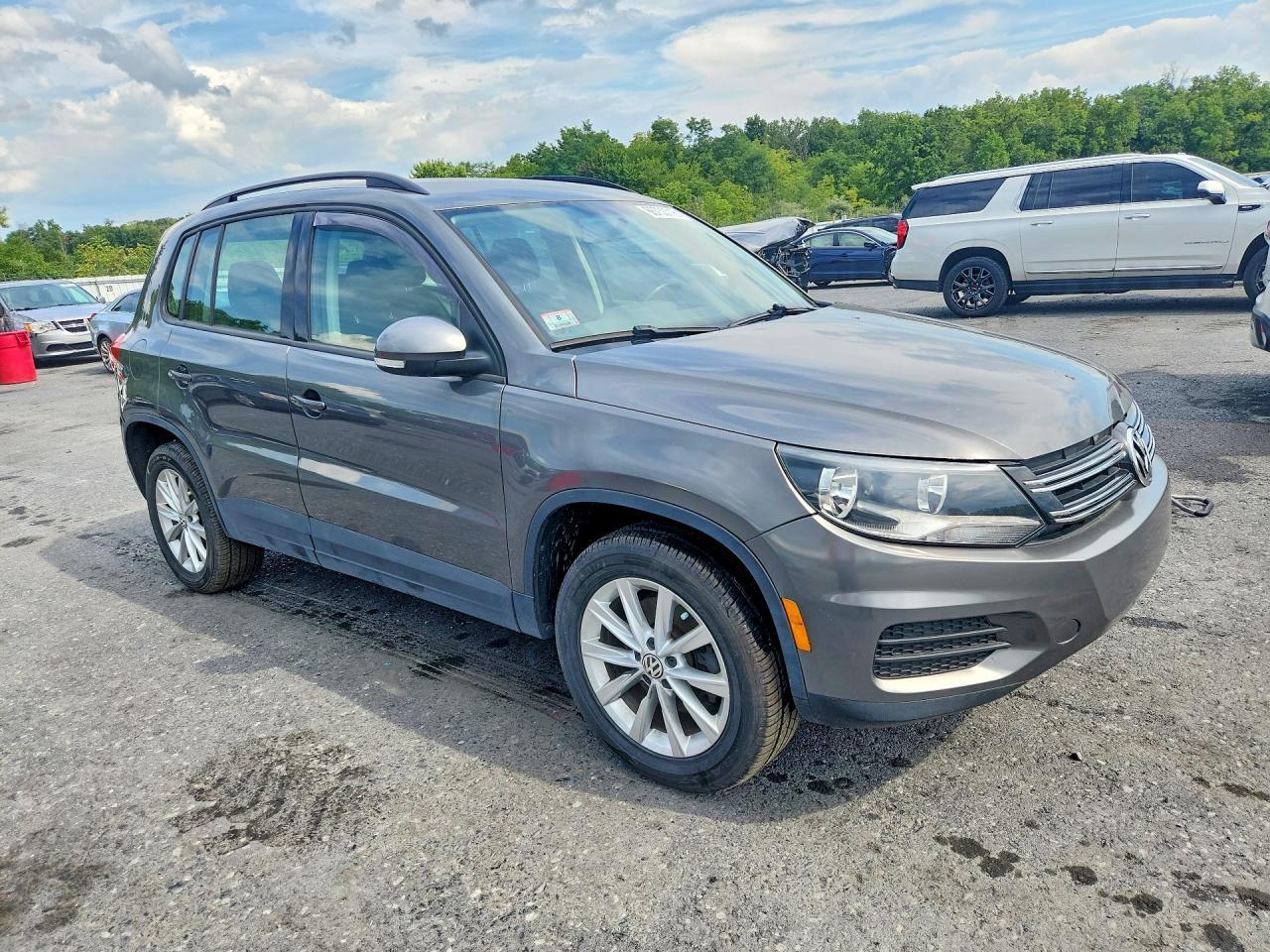 2018 Volkswagen Tiguan Limited - Фото 4
