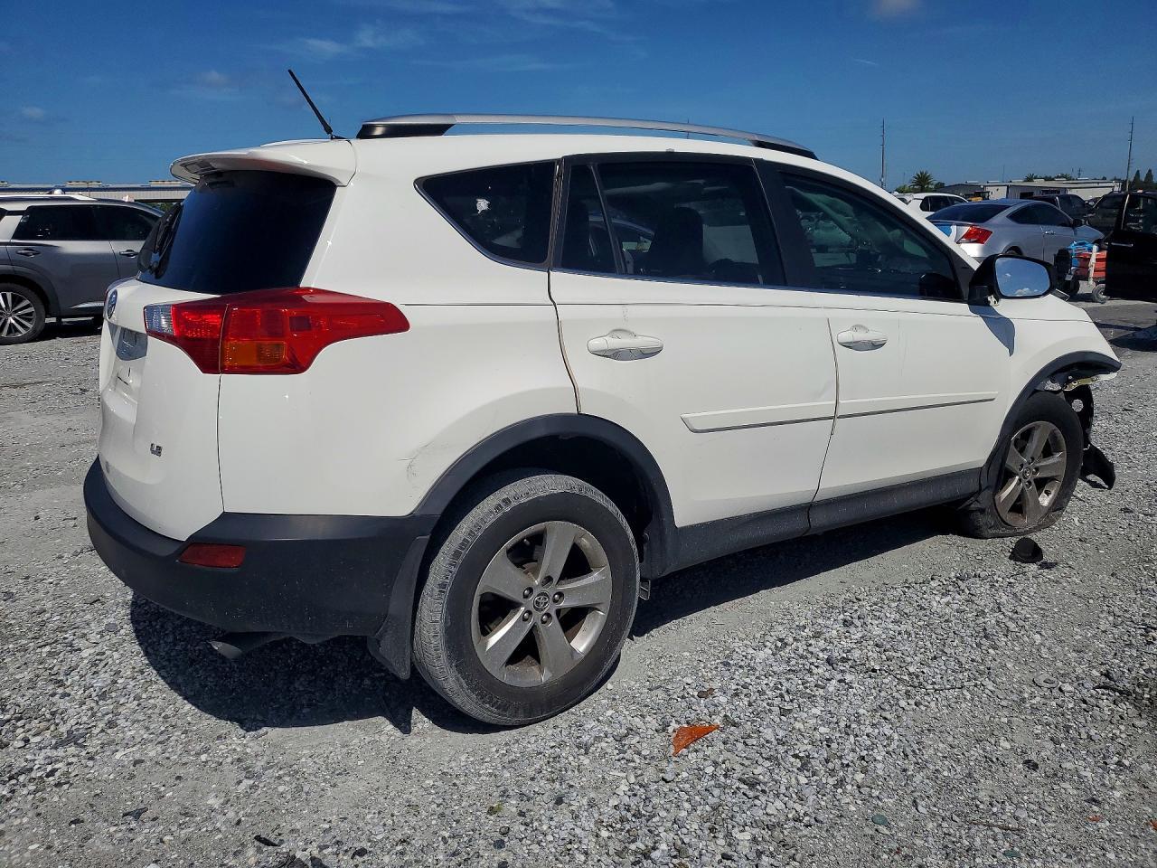 2015 Toyota Rav4 Le - Image 3