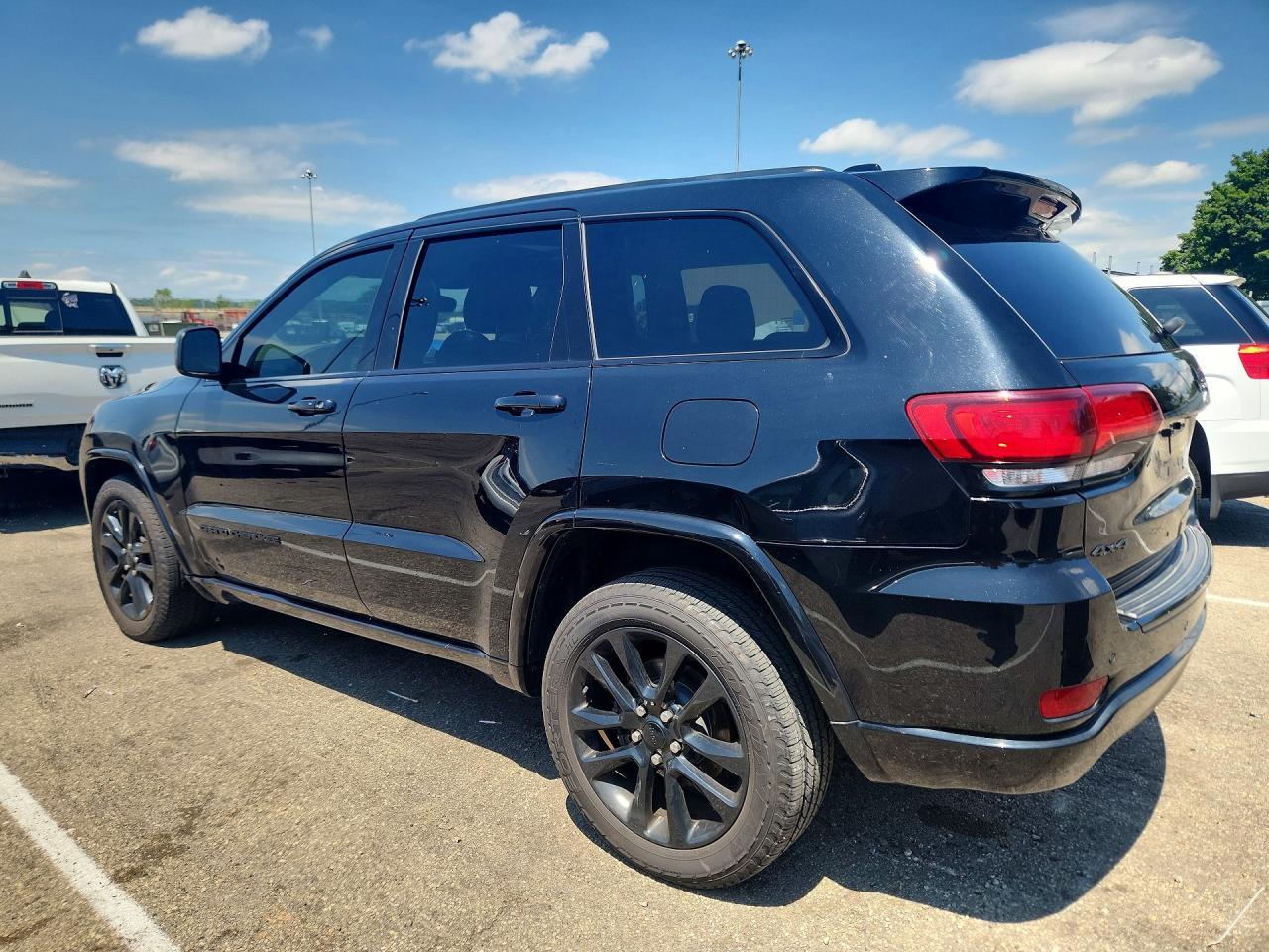 2018 Jeep Grand Cherokee Laredo - Image 2