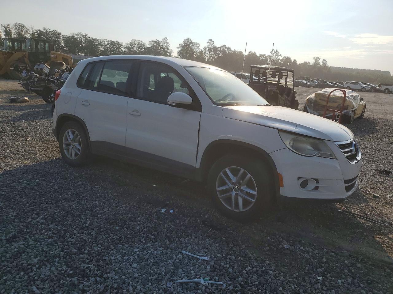 2011 Volkswagen Tiguan S - Фото 4