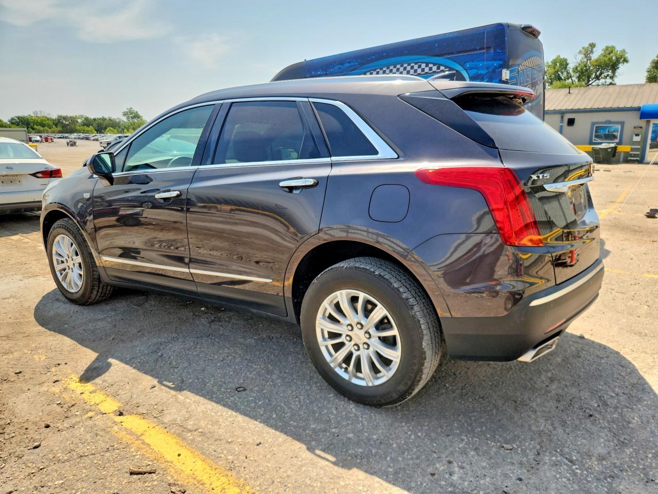 2017 Cadillac Xt5 - Image 2