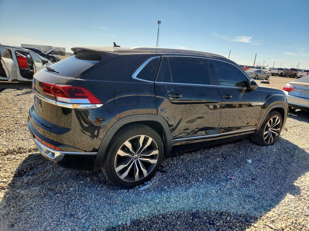 2021 Volkswagen Atlas Cross Sport Sel R-Line - Image 3