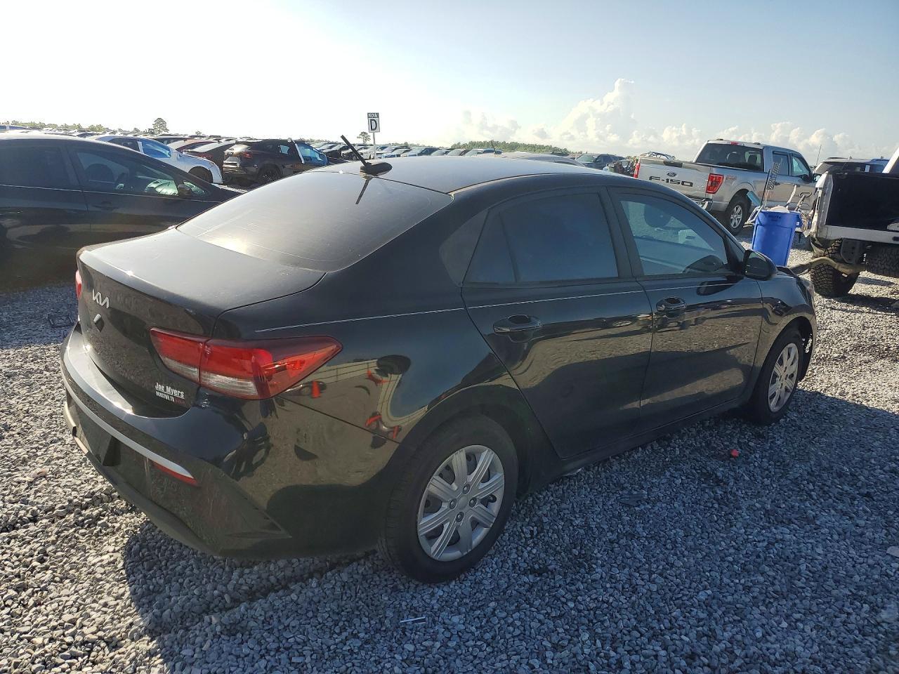 2023 Kia Rio Lx - Image 3