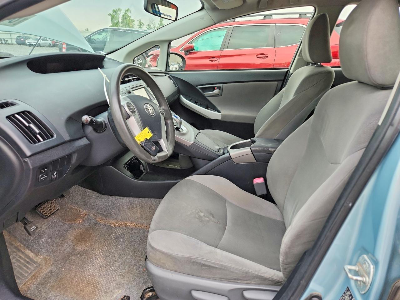 2013 Toyota Prius Two - Фото 7