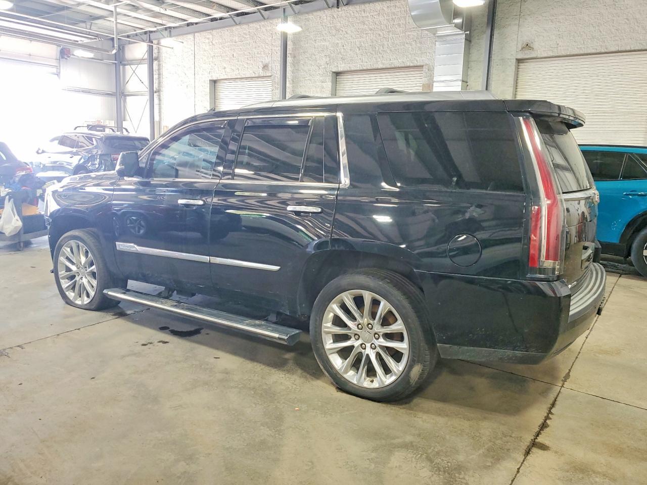 2017 Cadillac Escalade Premium Luxury - Фото 2