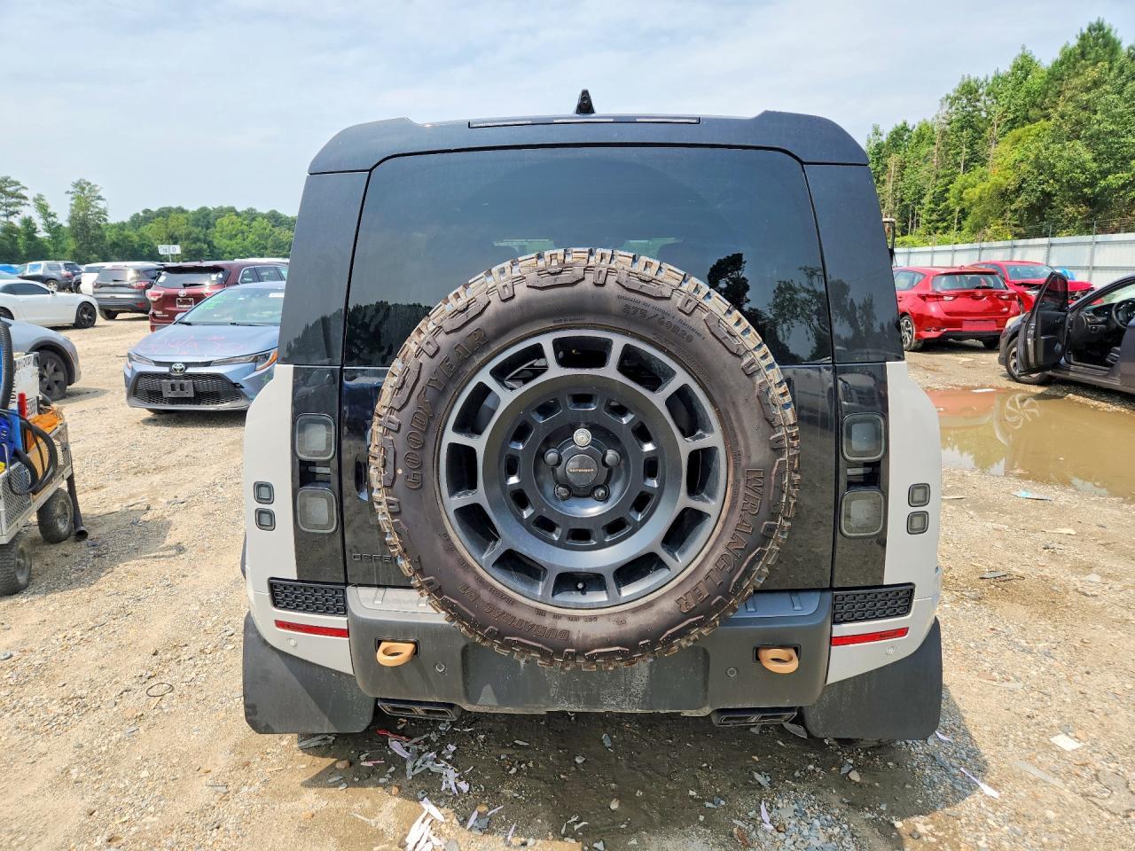 2026 Land Rover Defender Octa - Фото 6