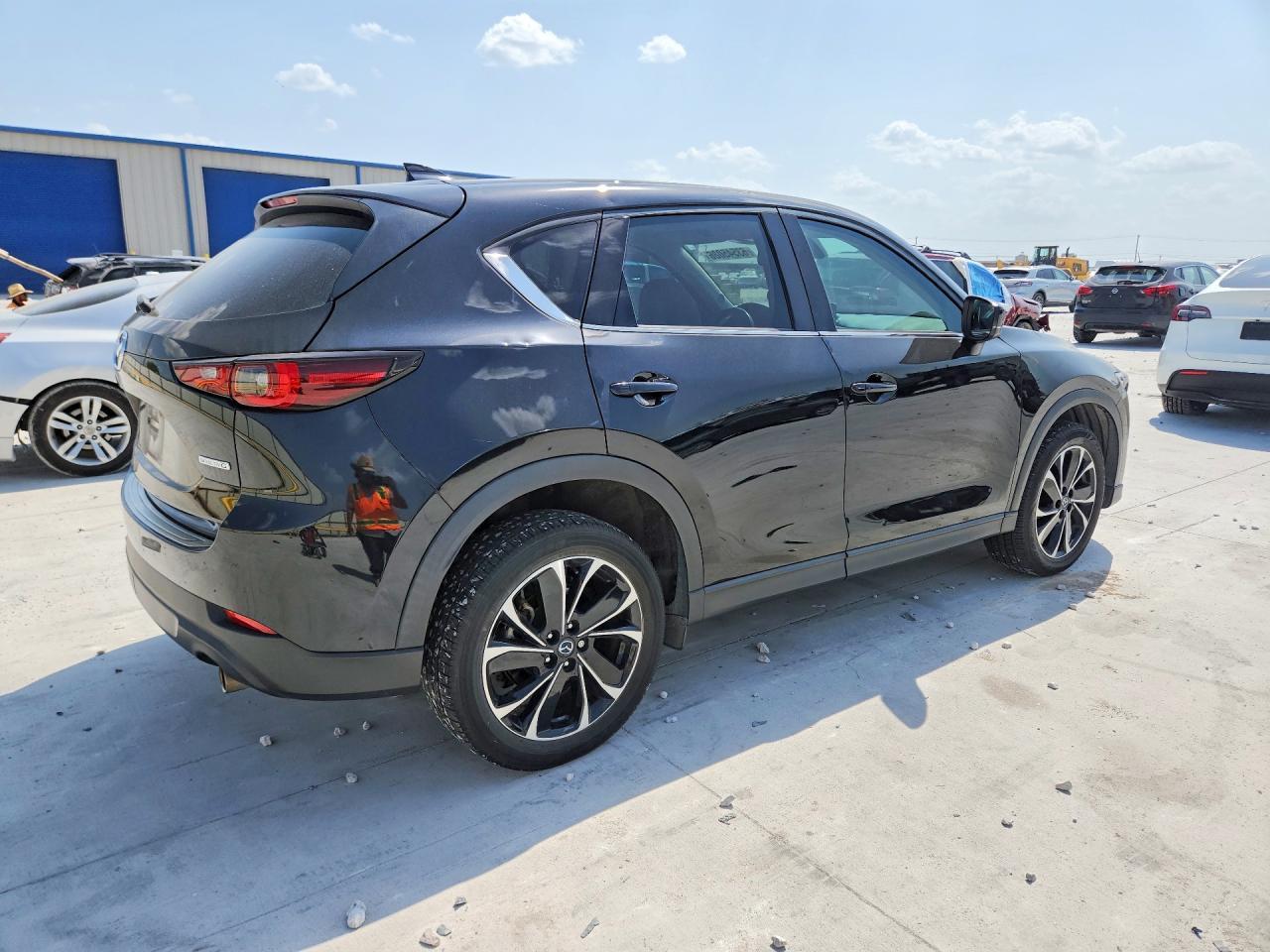 2022 Mazda Cx-5 Premium - Image 3
