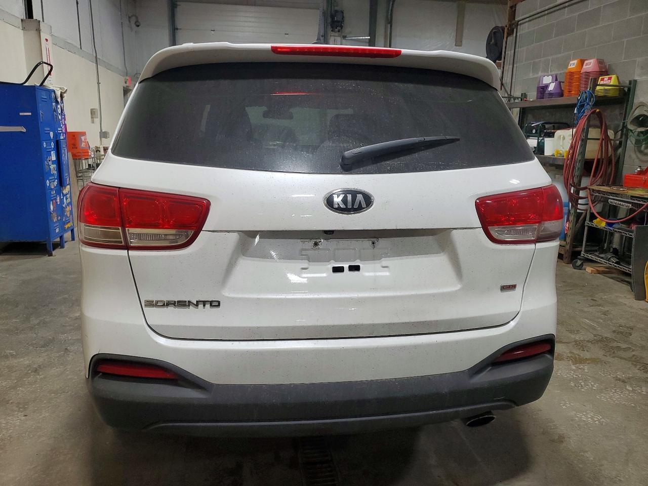 2017 Kia Sorento Lx - Image 6
