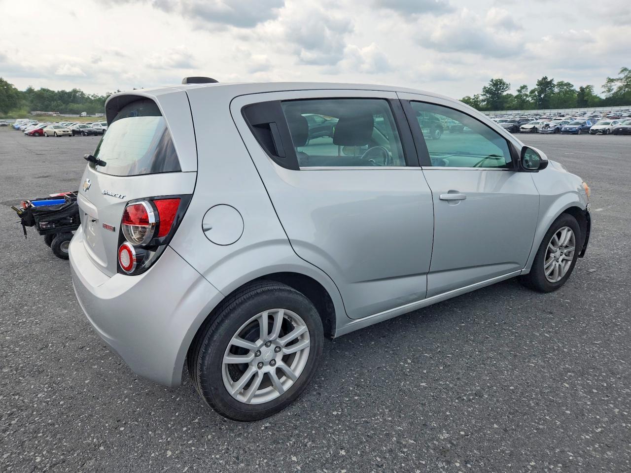 2016 Chevrolet Sonic Lt - Фото 3