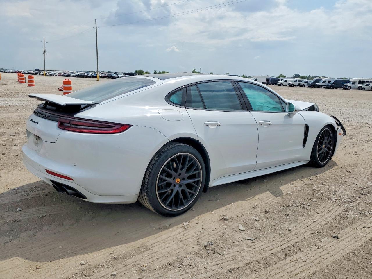 2018 Porsche Panamera 4S - Image 3