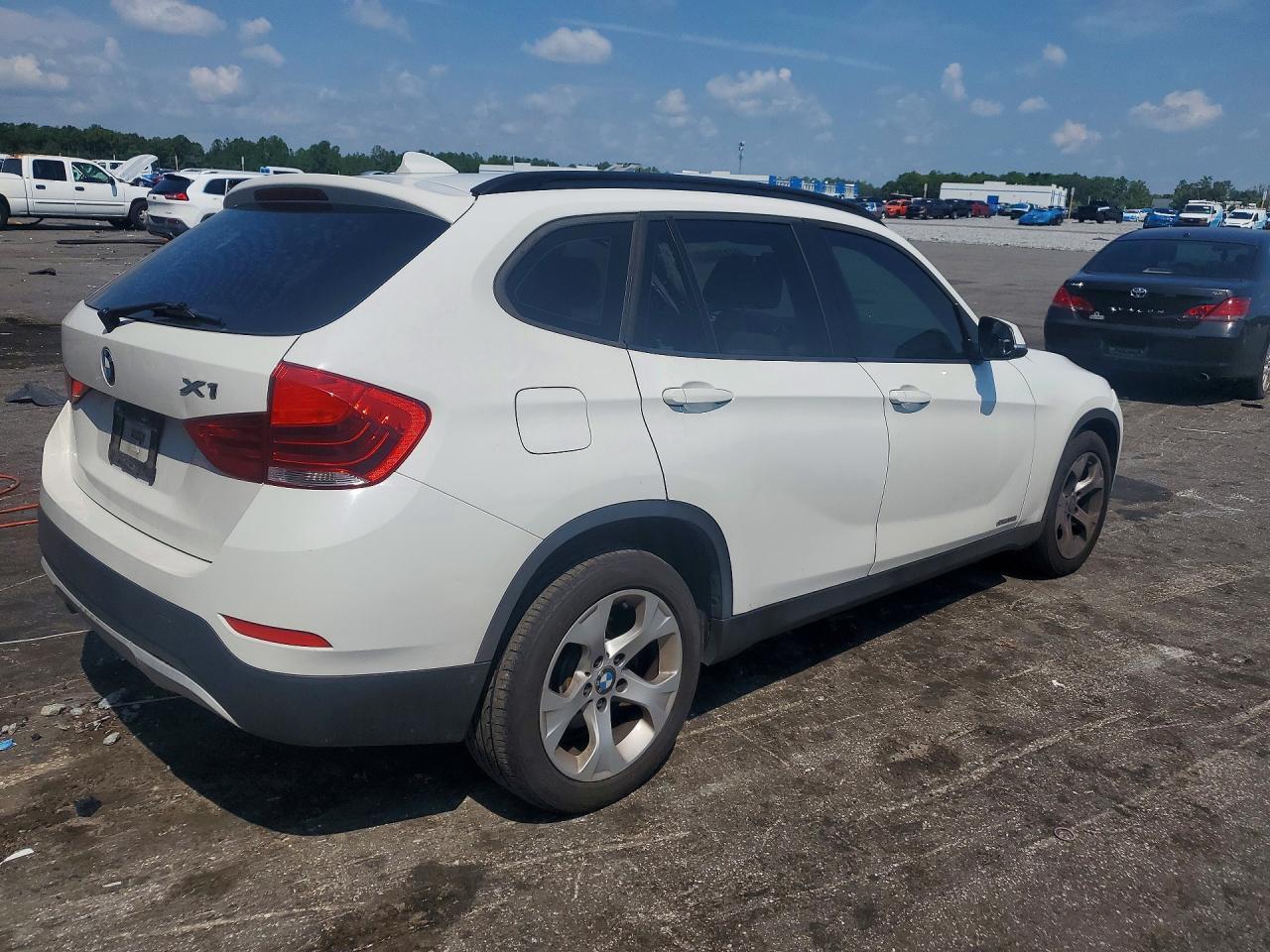 2015 BMW X1 Sdrive28I - Фото 3