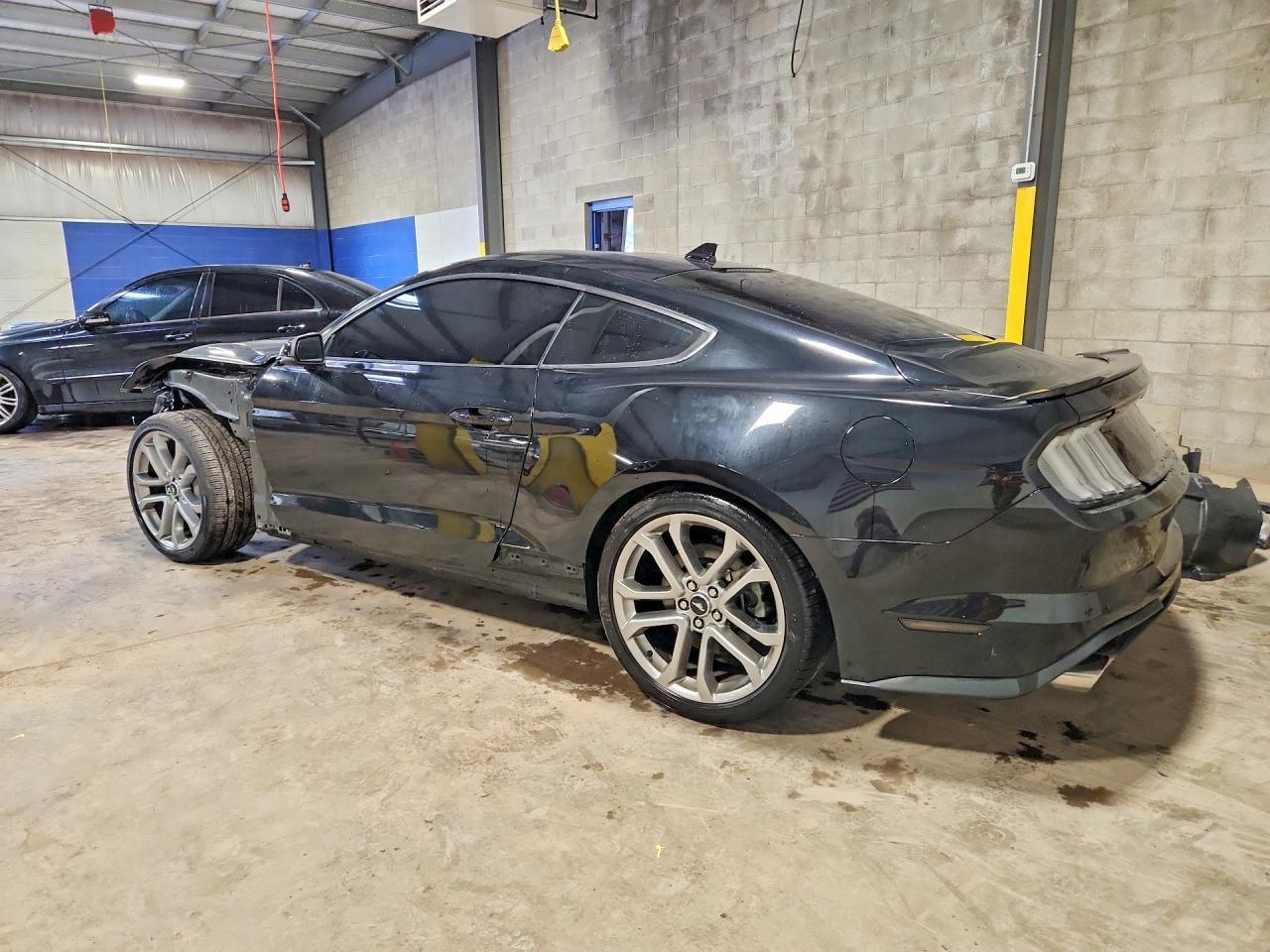 2022 Ford Mustang Gt - Фото 2