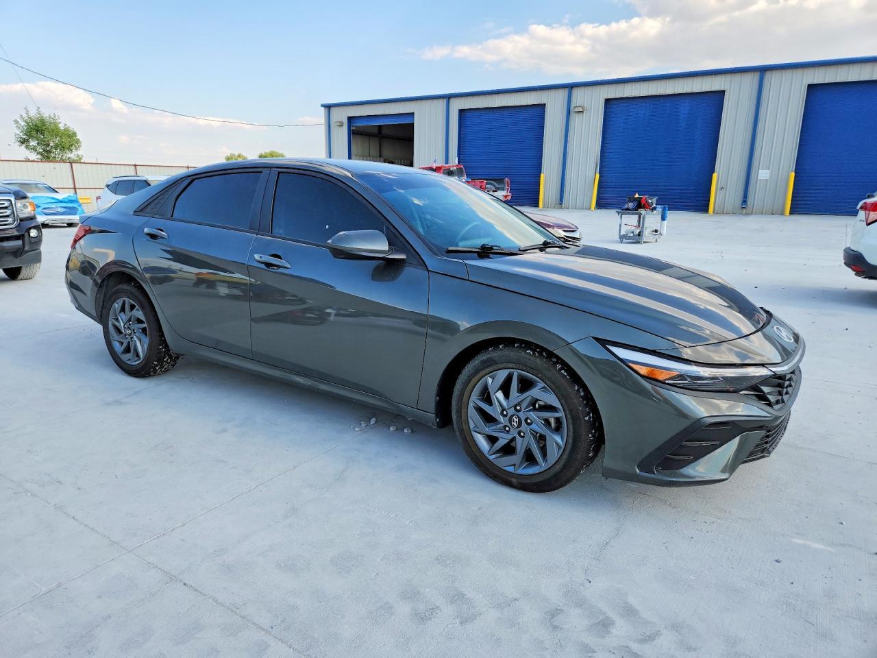 2024 Hyundai Elantra Sel - Image 4