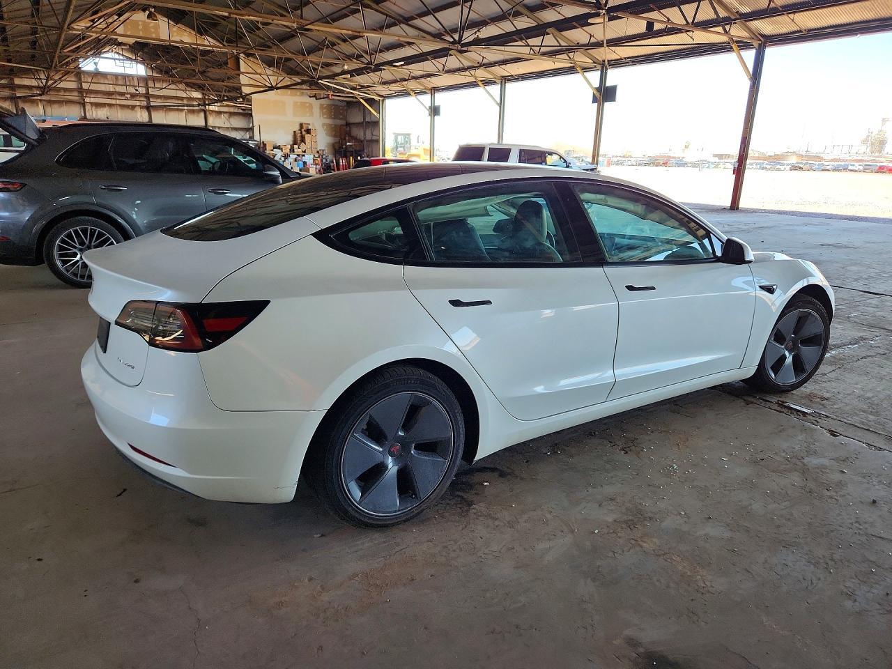 2023 Tesla Model 3 - Фото 3