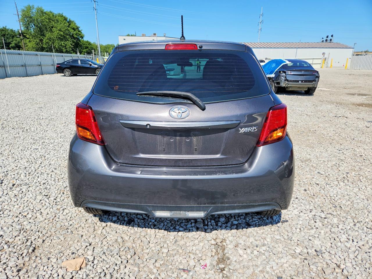 2017 Toyota Yaris 3-Door L - Фото 6