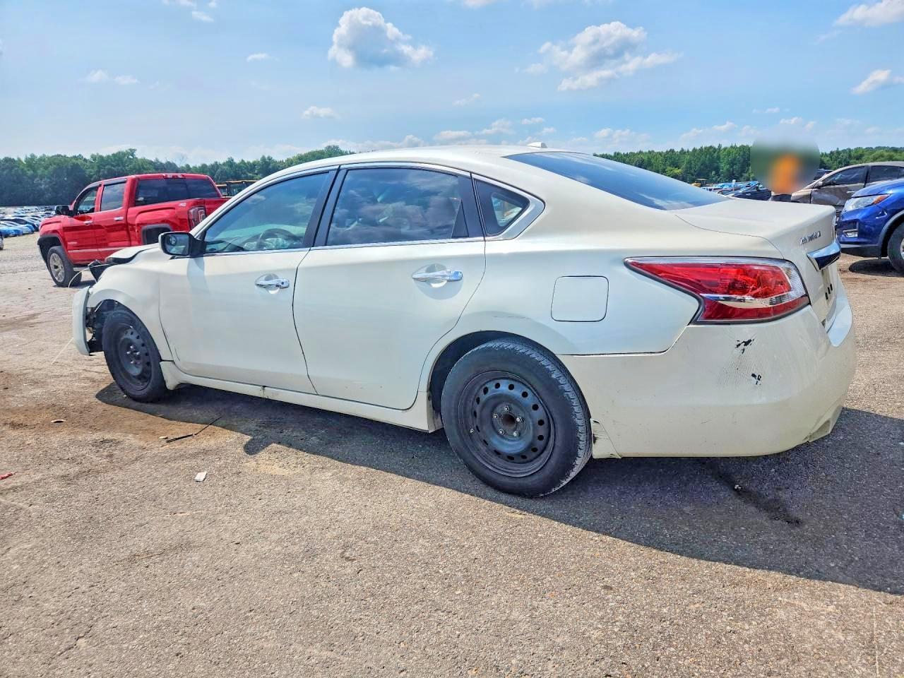 2015 Nissan Altima 2.5 S - Фото 2
