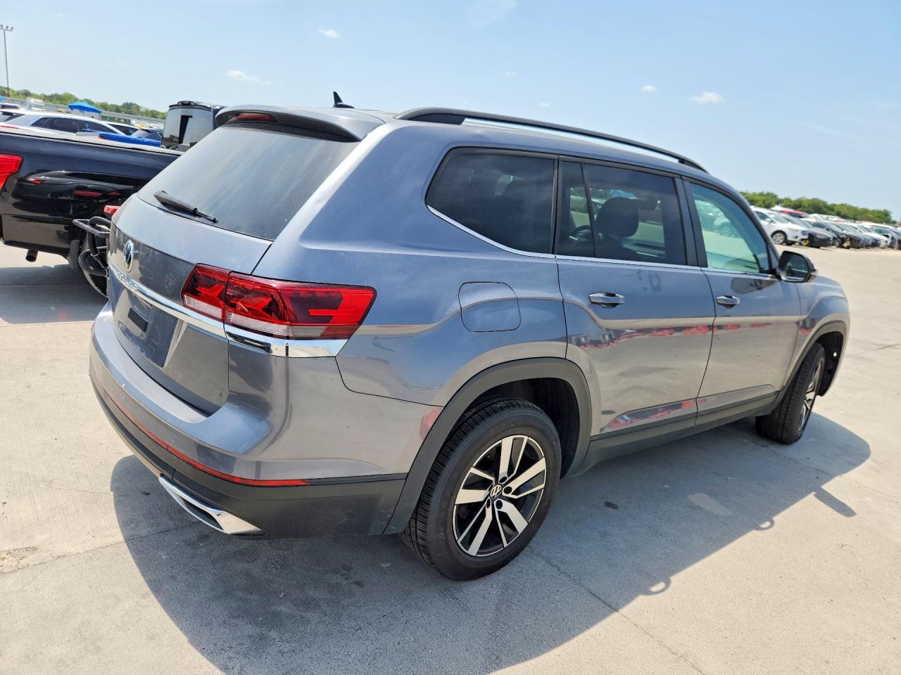 2022 Volkswagen Atlas Se - Фото 3