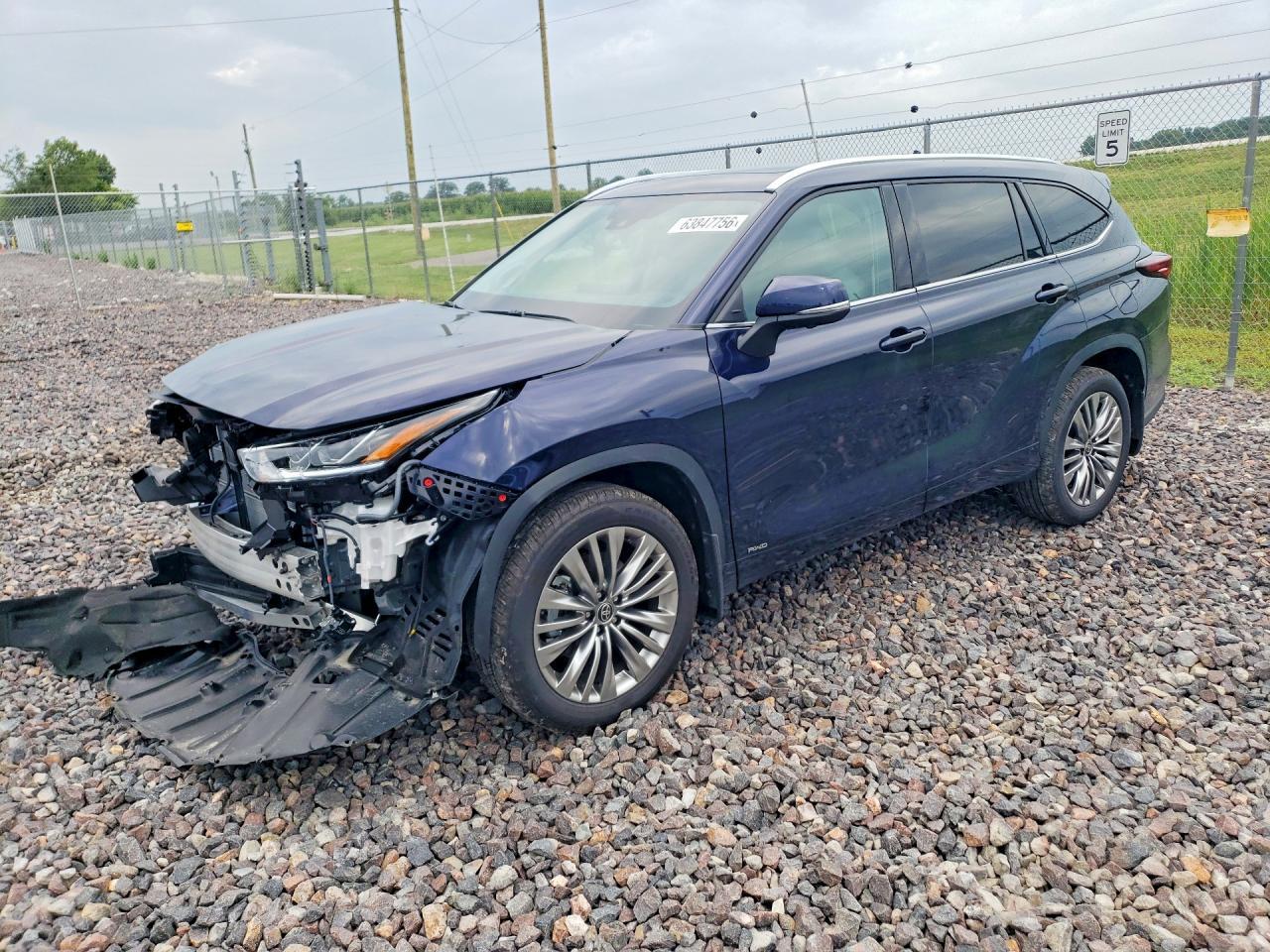 2026 Toyota Highlander Hybrid Platinum