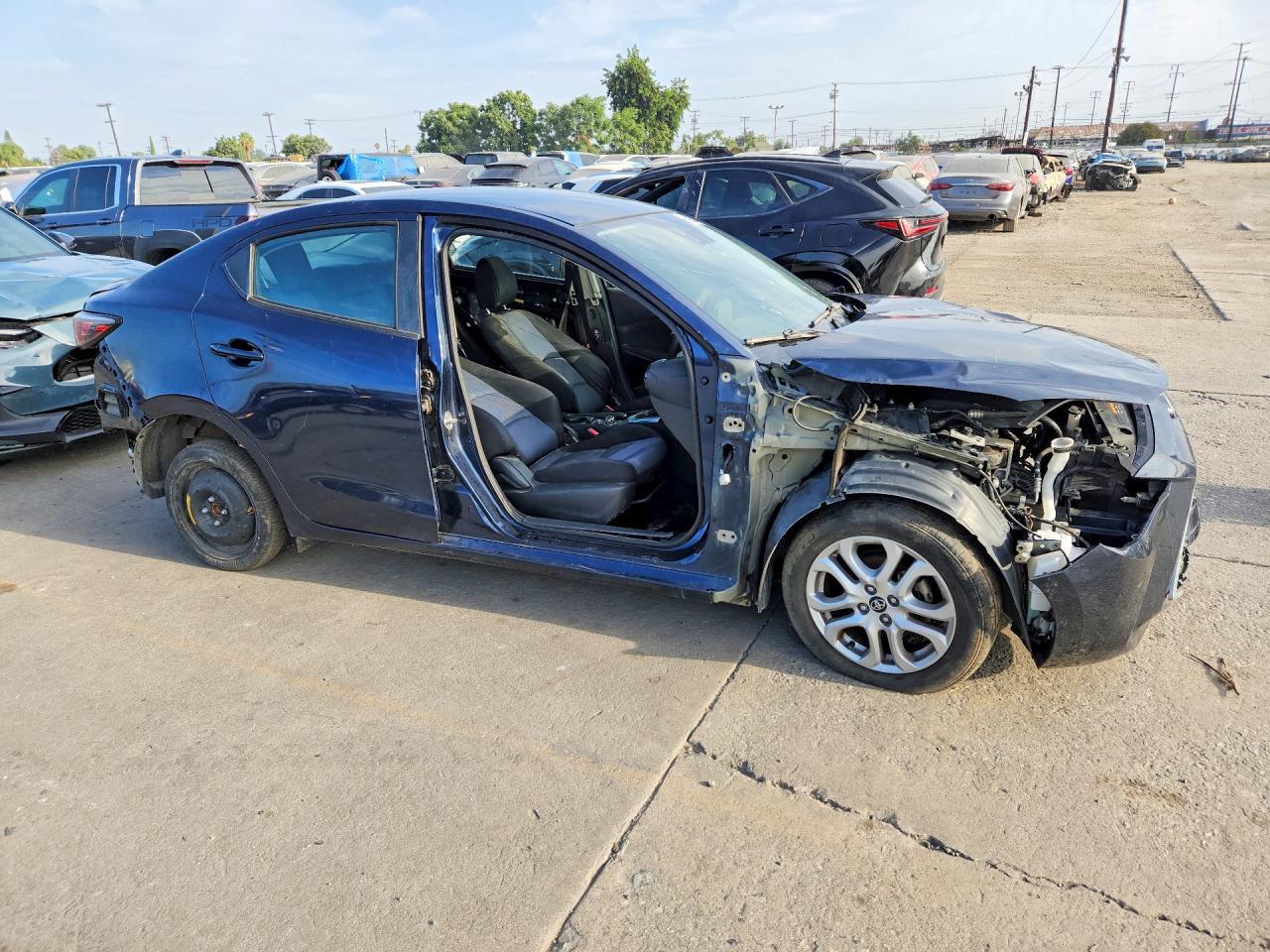 2016 Scion Ia Base - Фото 4