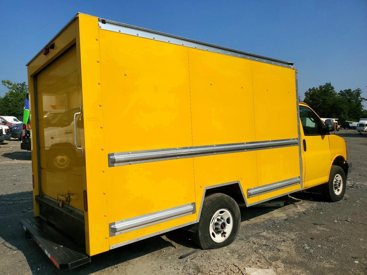 2022 GMC Savana Cutaway G3500 - Image 3
