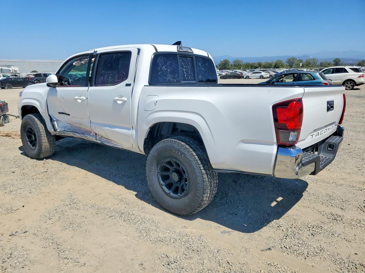 2018 Toyota Tacoma Sr5 - Image 2